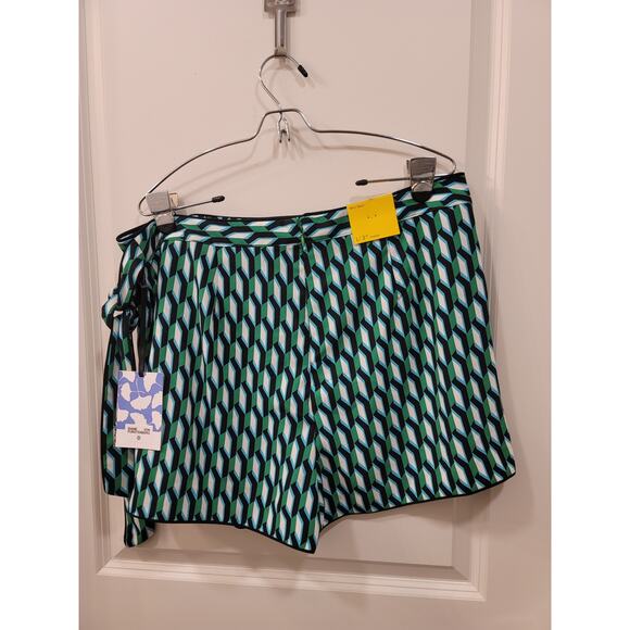 DVF Green Skort in Geometric Print - Picture 3 of 9